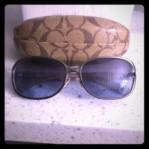 Coach sunglasses used but in good condition.